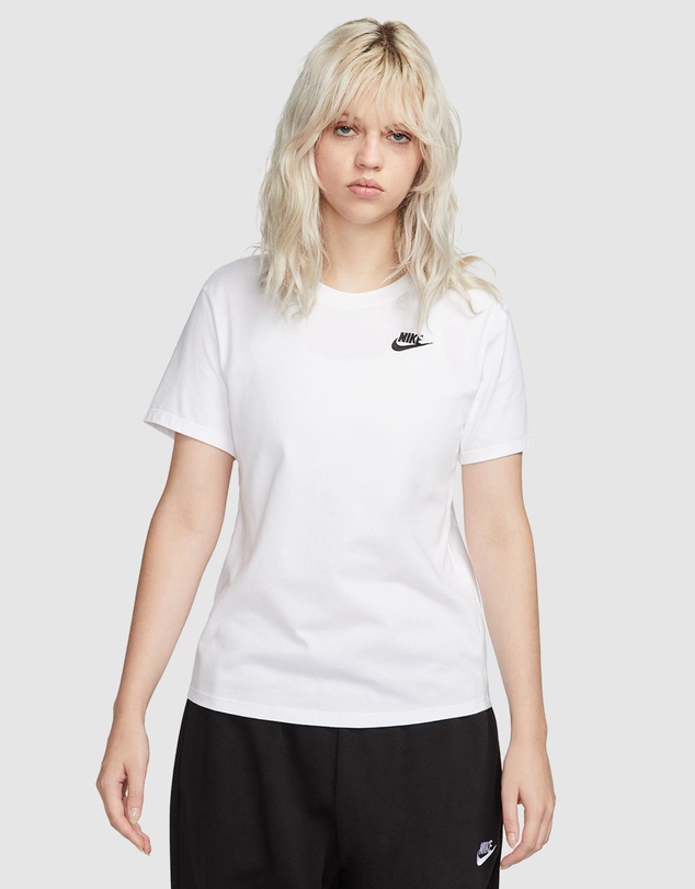 Nike - Sportswear Club Essentials T-Shirt