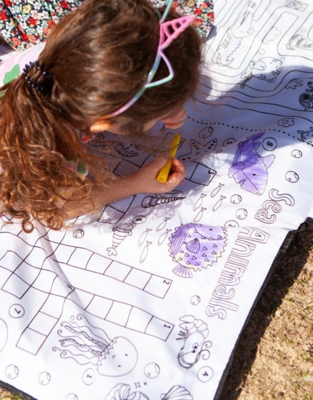 Icando - Picnic Blanket Colouring Fun