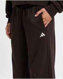 adidas Sportswear - Essentials Small Logo Feel Cozy Open-Hem Pants