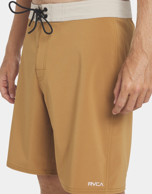 RVCA - Mens Va Trunk Solid 19
