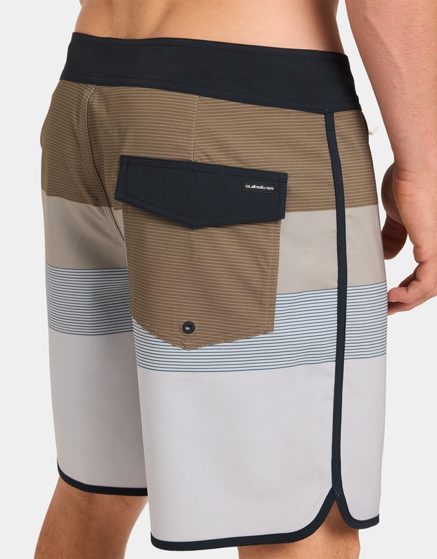Quiksilver - Mens Surfsilk Scallop 18