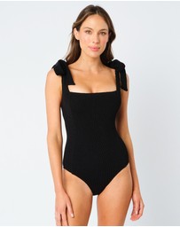 UNE PIECE - Crinkle Cut Square Neck One Piece Swimsuit