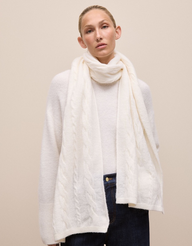 Trenery - Cable Knit Scarf in Marshmallow