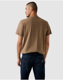GUESS - Triangle Logo T-shirt