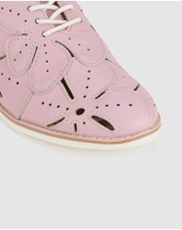 Rollie - Derby Applique Shoe