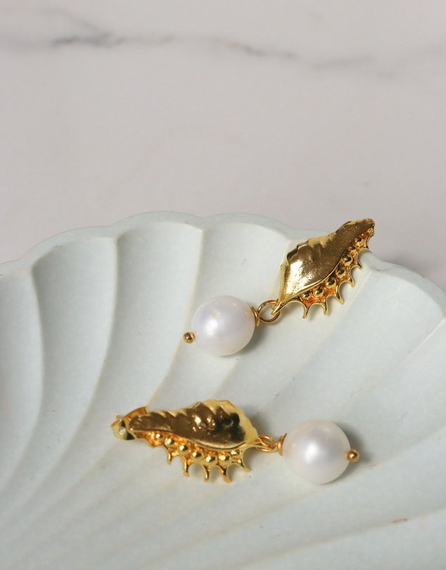 Ottoman Hands - Kai Seashell Pearl Pendant Necklace