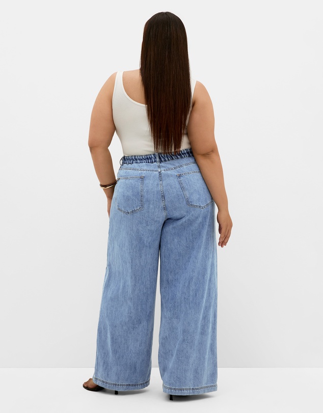 City Chic - Plus size Harley Fit Lucia Wide Leg Short Jean - light wash