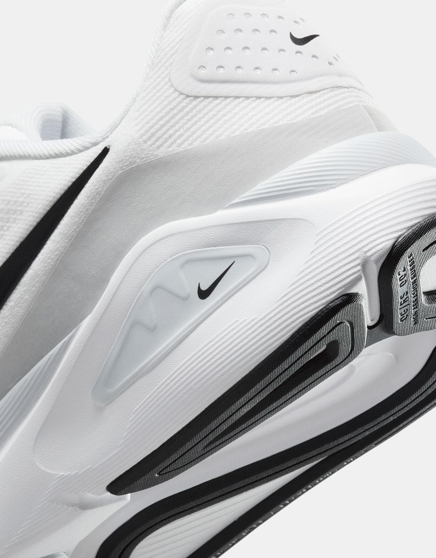 Nike - Structure 26 - Women's