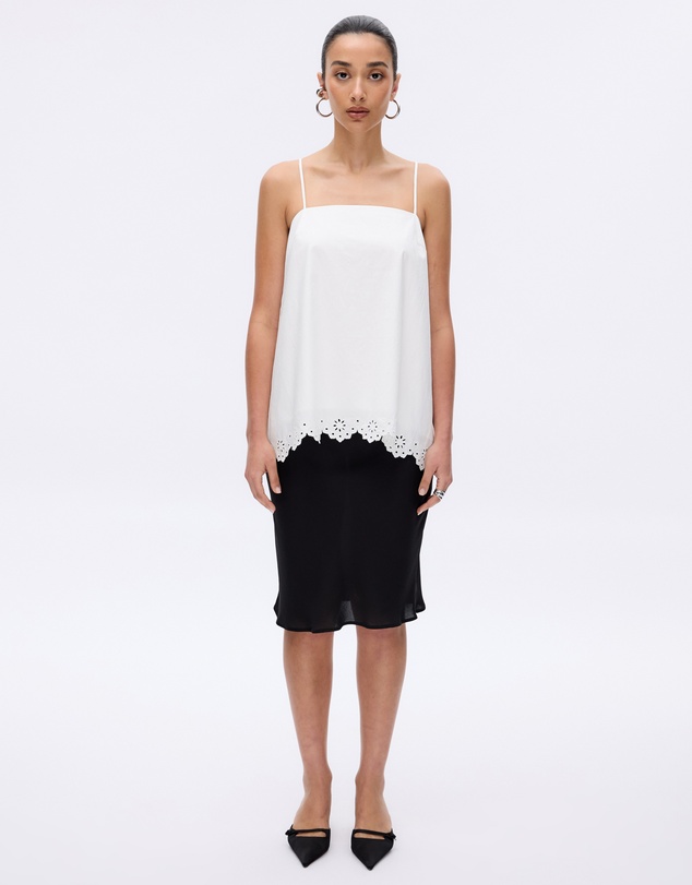 Minima Esenciales - Zinnia Cotton Embroidered Scallop Hem Top