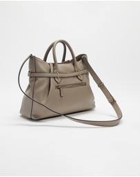 GUESS - Yesba Girlfriend Satchel