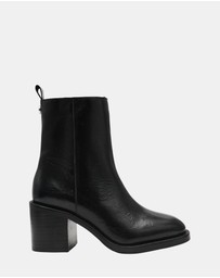 Steve Madden - Slender Black Leather Boots