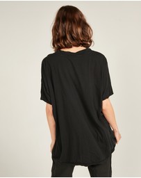 Primness - Loose V Tee
