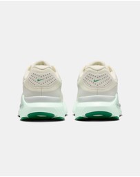 Nike - Structure 26 - Women's