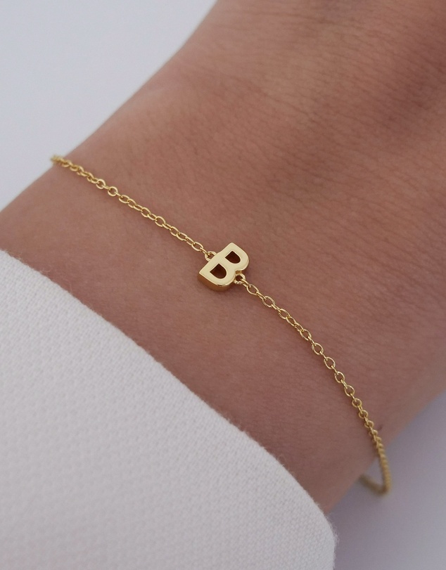 The Silver Collective - Petite A-Z Letter Bracelet Gold - B