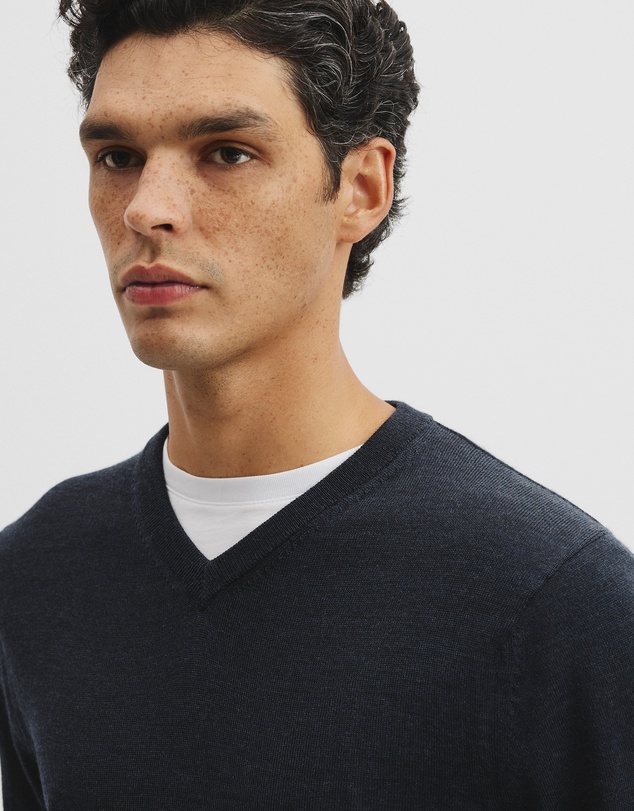 Country Road - Merino Wool V-neck Knit