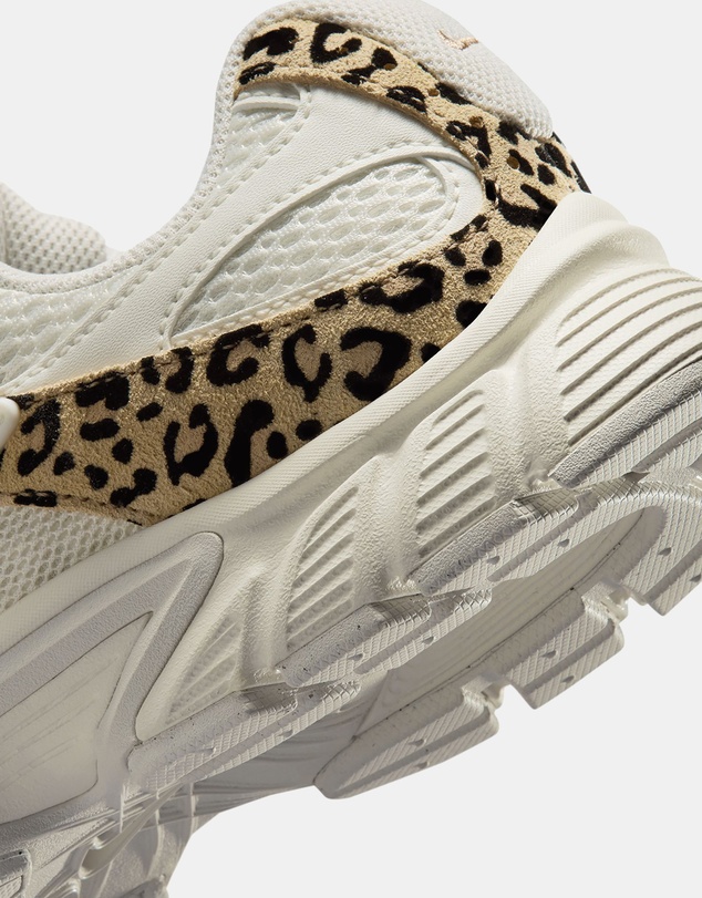 Nike - V5 RNR Suede - Women's