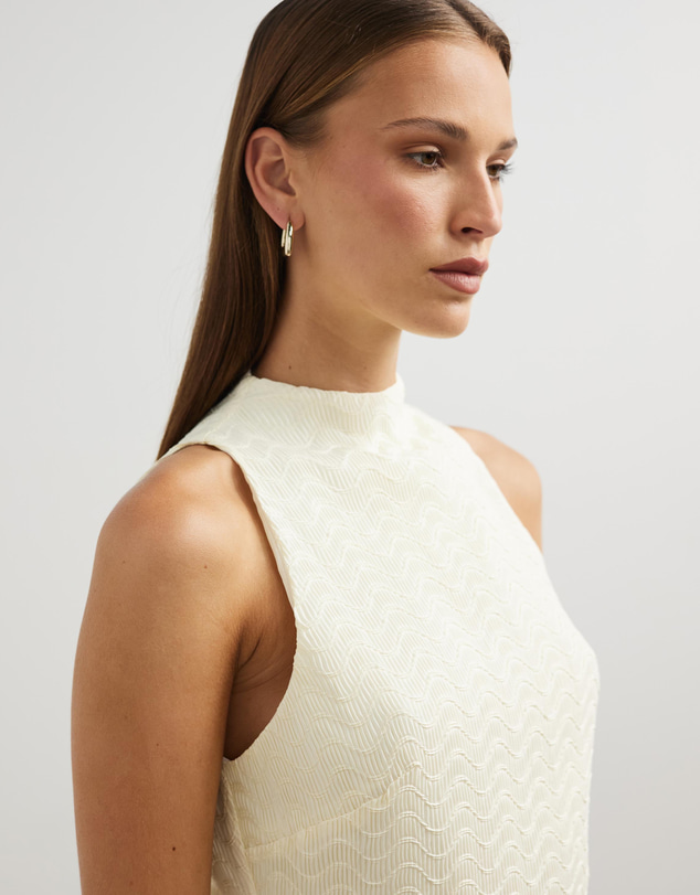 Minima Esenciales - Ariana Pleat Funnel Neck Top