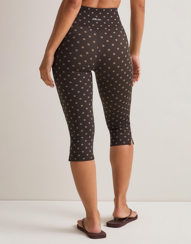 TALA - Dayflex Wrap No Front Seam Capri Leggings