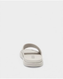 GUESS - Magaria Slides