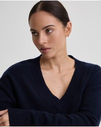 Oxford - Astrid V Neck