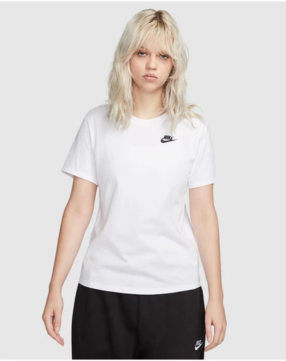 Nike - Sportswear Club Essentials T-Shirt