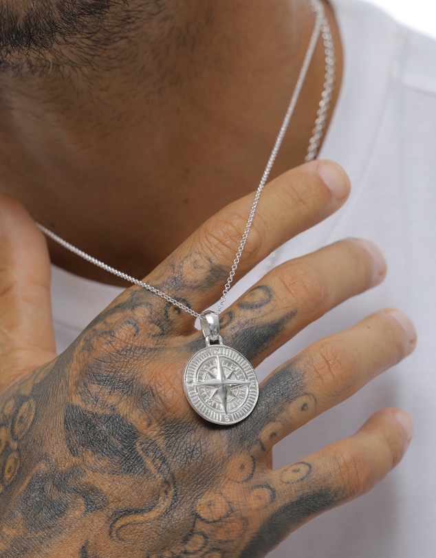 Kuzzoi - ICONIC EXCLUSIVE - Compass Pendant Necklace in 925 Sterling Silver