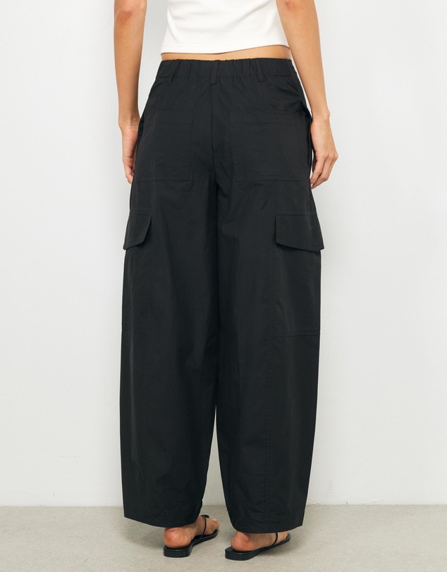 AERE - Organic Cotton Cargo Barrel Pants