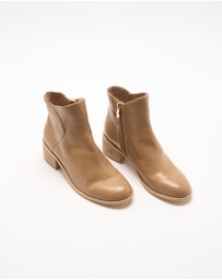 Walnut Melbourne - Marissa Boot