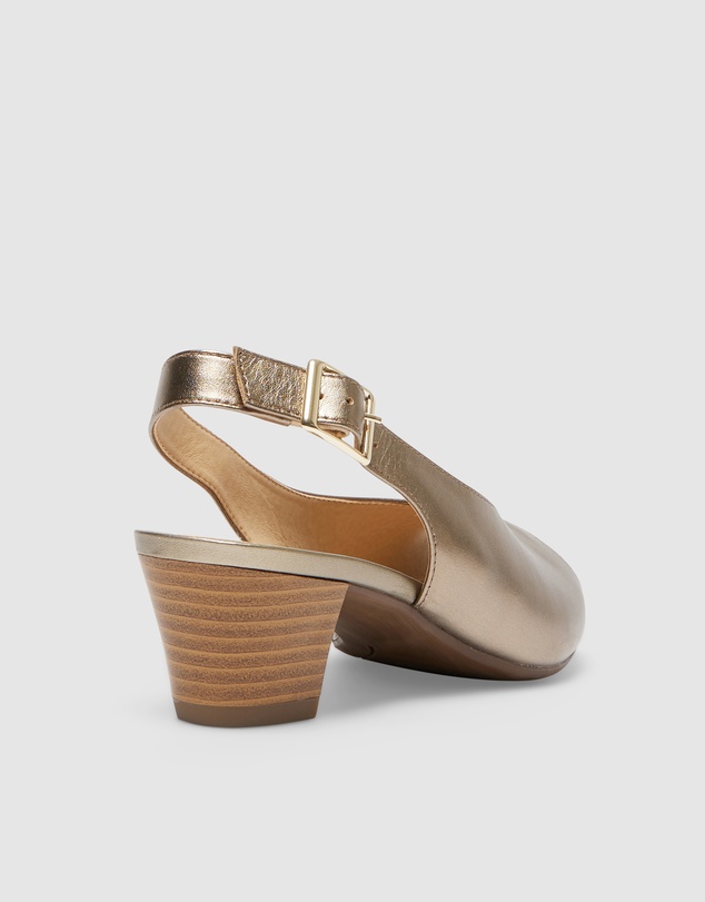 Wide Steps - Hilda