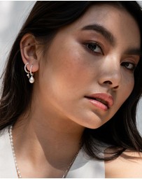 Dower & Hall - Women's Timeless Oval Pearl Charm Hoops In Sterling Silver