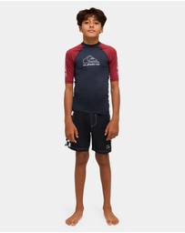 Quiksilver - Boys 8 to 16 On Tour Short Sleeve Rash Vest