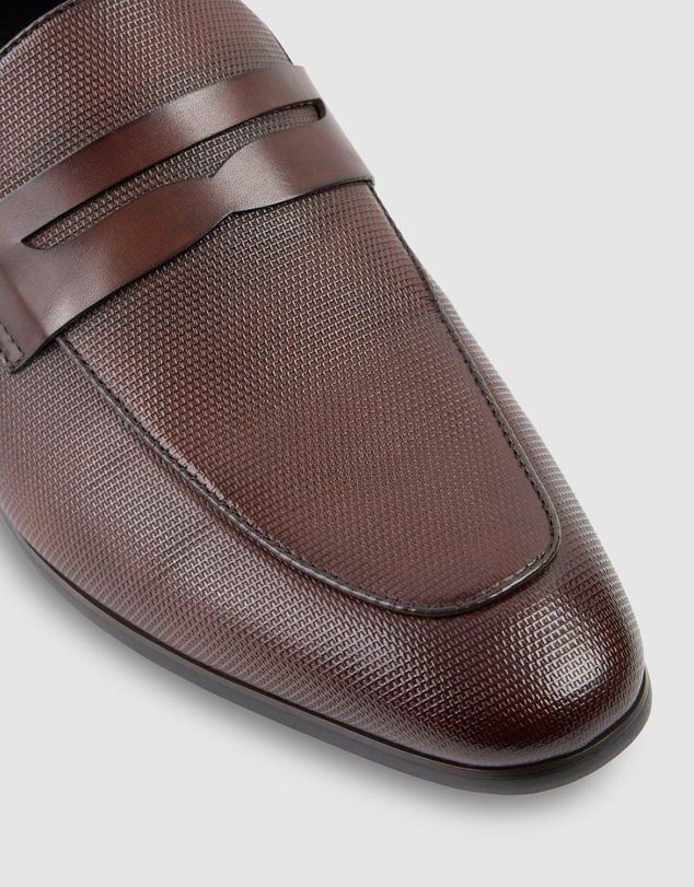 yd. - Beau Textured Loafer