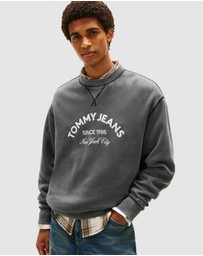 Tommy Jeans - Relaxed Garment Dyed Applique Crew