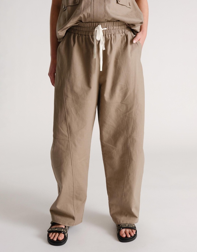 Decjuba - D-Luxe Linen Blend Barrel Pants