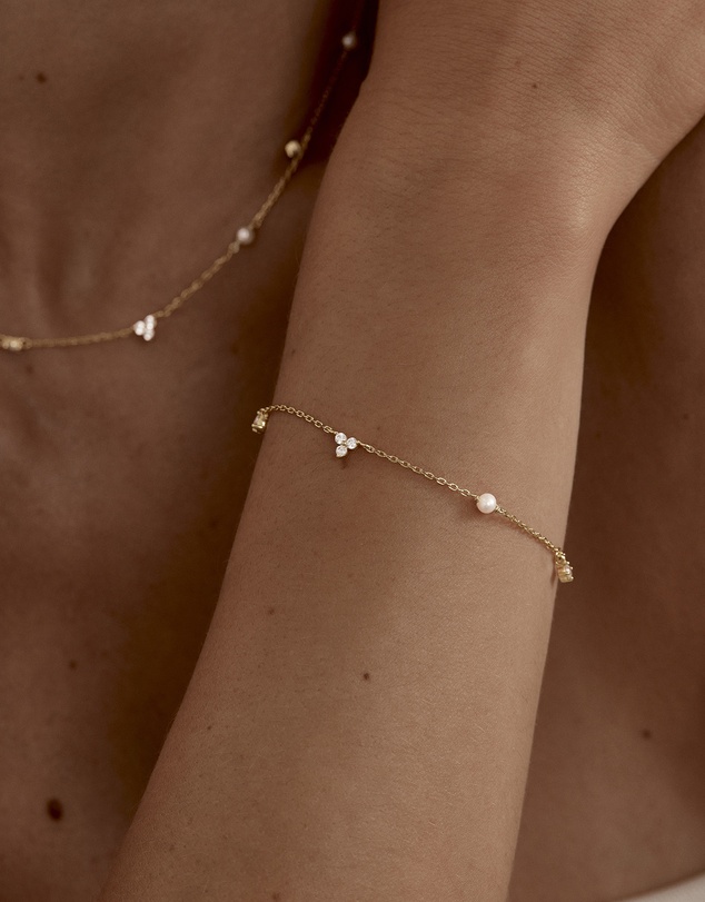 By Charlotte - Moonlit Bloom Pearl Bracelet