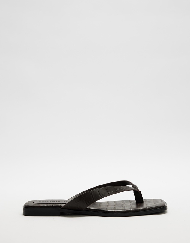 Atmos&Here - Capri Textured Square Toe Leather Thong Sandals