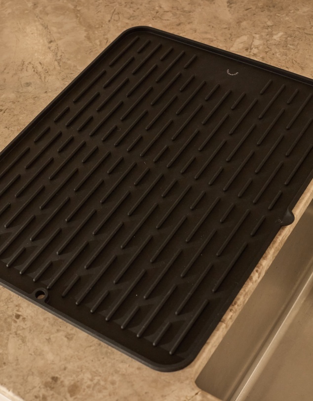 DESIGNSTUFF - DRIP Folding Silicone Drying Mat Large w/ Drainage Mouth