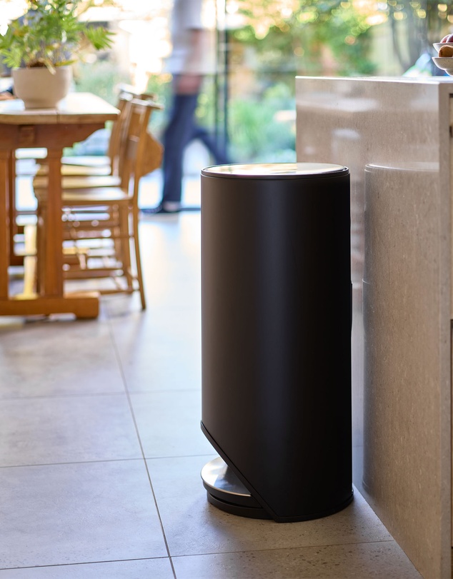 Joseph Joseph - Arc™ 30-Litre Slimline Pedal Bin with Liner Pocket - Carbon Black