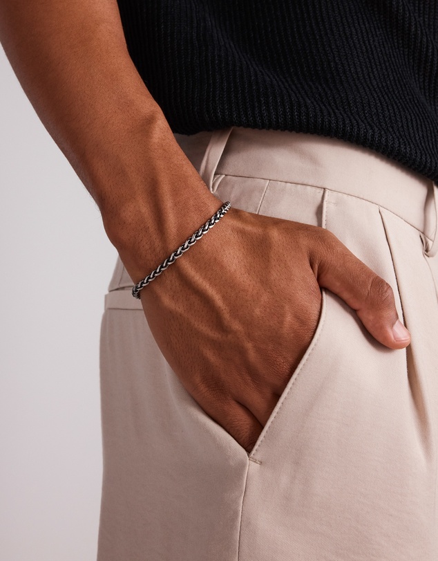 Michael Hill - 21cm (8.2