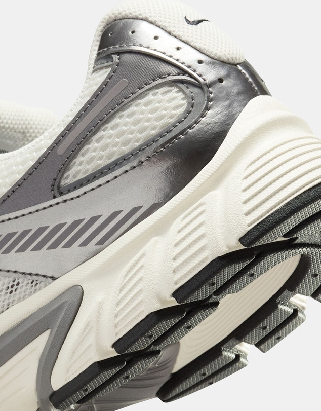Nike - Nike V5 RNR - Men's