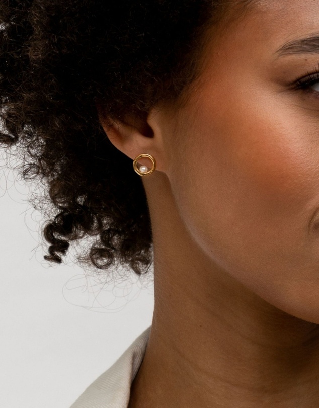 Dower & Hall - Women's Open Circle & White Pearl Waterfall Earrings In Gold Vermeil