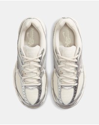 Nike - Air Max Moto 2K - Women's