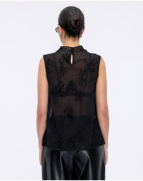 Minima Esenciales - Maelle Floral Applique Top