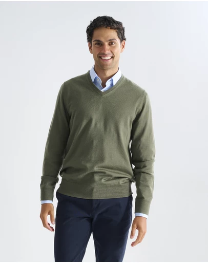 3 Wise Men - 3 Wise Men Fisher V Neck Merino Knit - Army Green