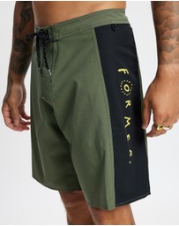 Former - Skittish 19' Trunks