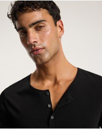Calibre - Short Sleeve Tech Henley Black