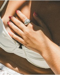 Haze & Glory - ICONIC EXCLUSIVE - Ring Swirly Dome Moonstone - Silver