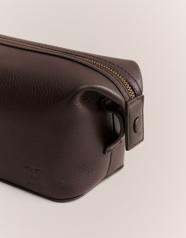 Trenery - Derwent Wash Bag in Espresso