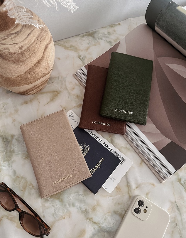 Louenhide - Venice Passport Holder