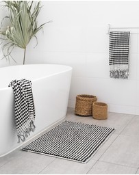 Miss April - Pompom Bath Towel